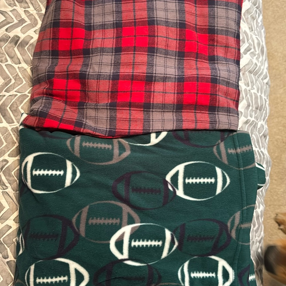 Men’s size large sleep pants (2 pairs)